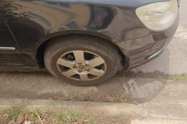 Used Skoda Octavia 2012 1.6L Manual Yijun Edition Right Front Wheel Hub