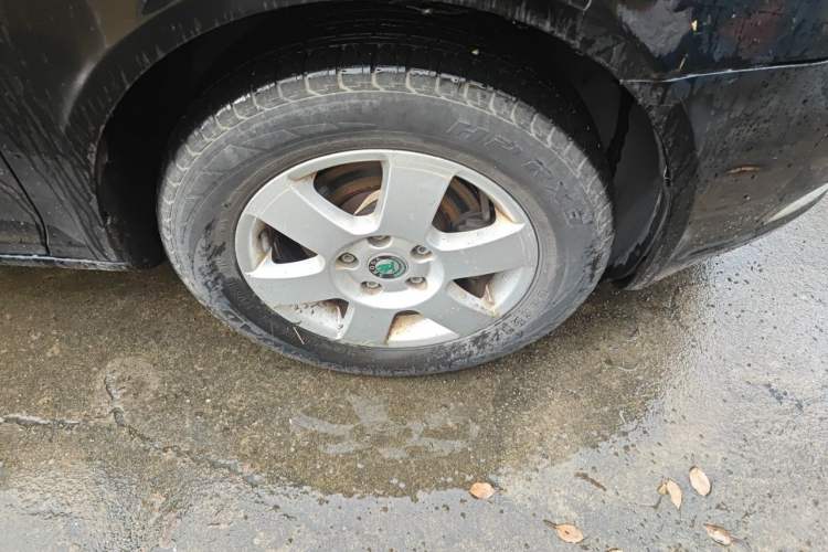 Used Skoda Octavia 2012 1.6L Automatic Yijie Edition Right Front Wheel Hub