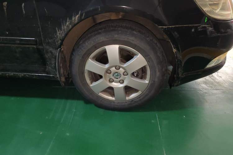Used Skoda Octavia 2012 1.6L Manual Eado Edition Right Front Wheel Hub