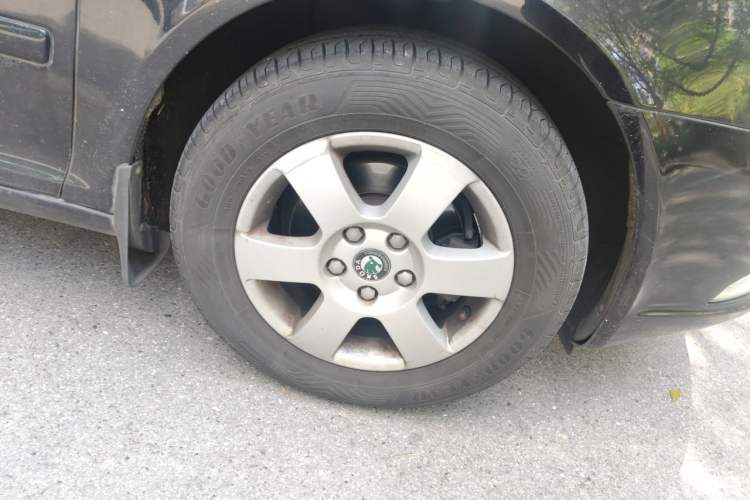 Used Skoda Octavia 2012 1.6L Automatic Yijie Edition Right Front Wheel Hub