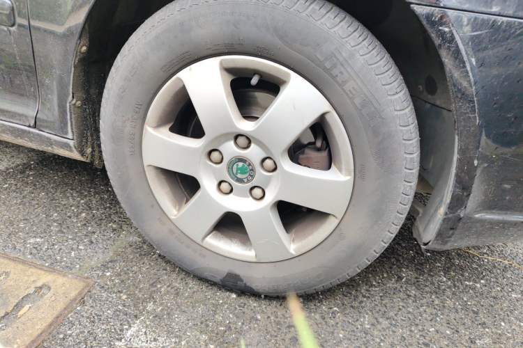 Used Skoda Octavia 2012 1.6L Automatic Yijie Edition Right Front Wheel Hub