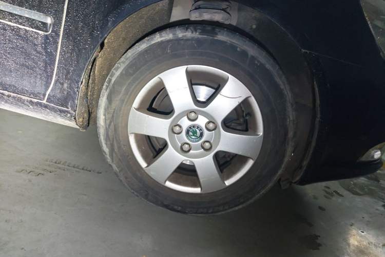 Used Skoda Octavia 2012 1.6L Manual Yijun Edition Right Front Wheel Hub