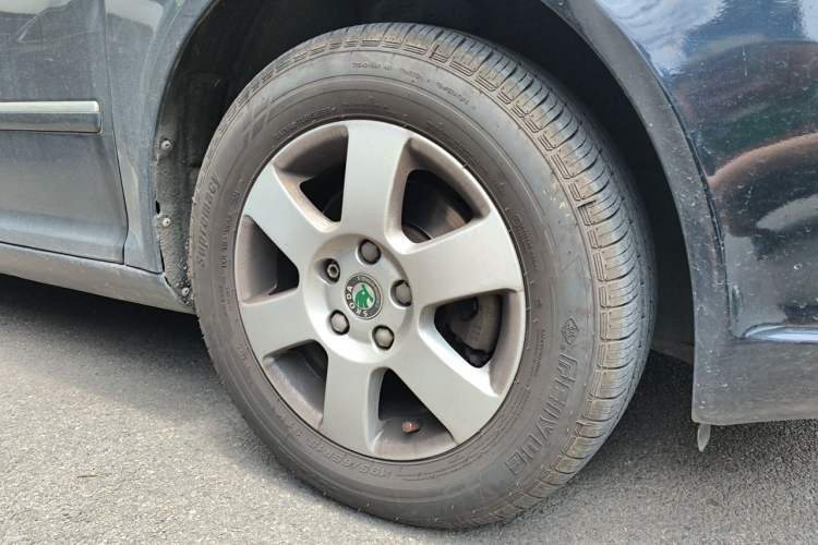 Used Skoda Octavia 2012 1.6L Automatic Yijie Edition Right Front Wheel Hub