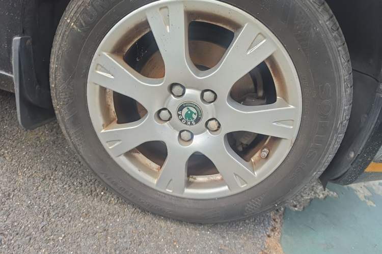 Used Skoda Octavia 2012 2.0L Automatic Yijie Version Right Front Wheel Hub