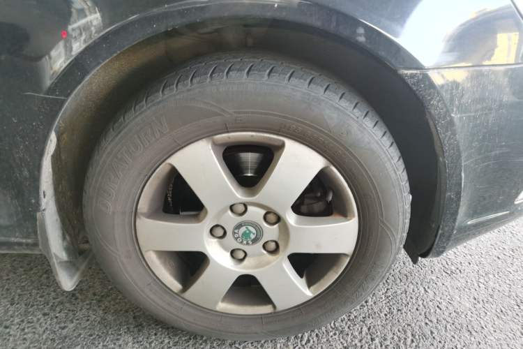 Used Skoda Octavia 2012 1.6L Automatic Yijie Edition Right Front Wheel Hub