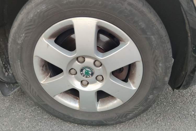 Used Skoda Octavia 2012 1.6L Automatic Yijie Edition Right Front Wheel Hub