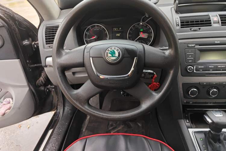 Used Skoda Octavia 2012 1.6L Automatic Yijie Edition Steering Wheel