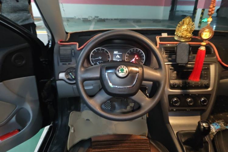 Used Skoda Octavia 2012 1.6L Manual Eado Edition Steering Wheel