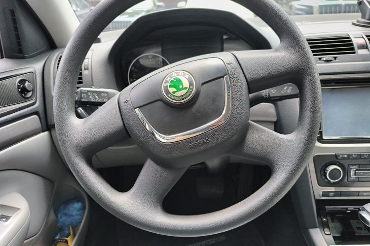Used Skoda Octavia 2012 1.6L Automatic Yijie Edition Steering Wheel