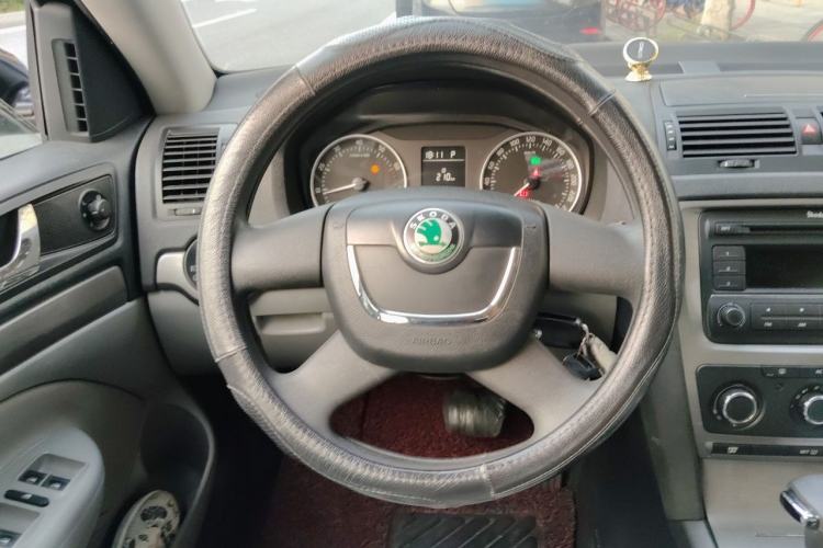 Used Skoda Octavia 2012 1.6L Automatic Yijie Edition Steering Wheel
