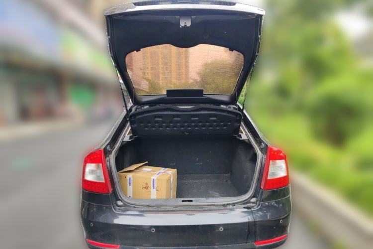 Used Skoda Octavia 2012 1.6L Automatic Yijie Edition Trunk