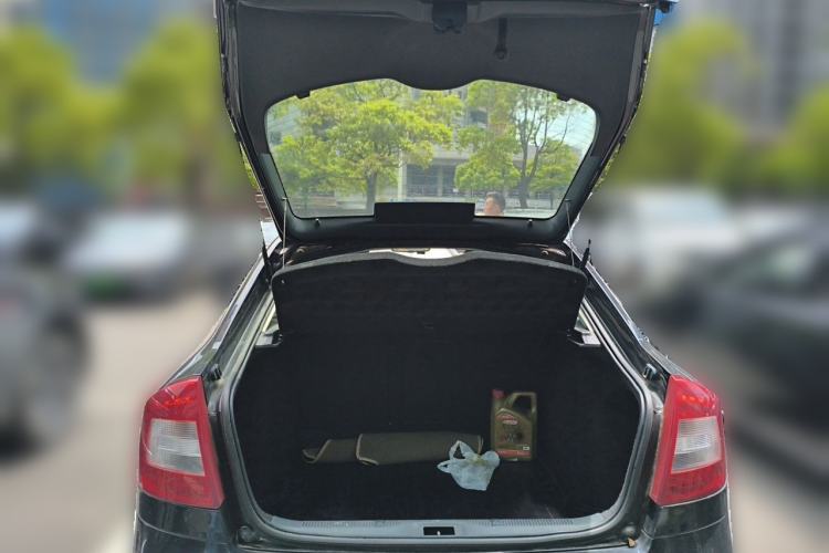 Used Skoda Octavia 2012 1.6L Automatic Yijie Edition Trunk