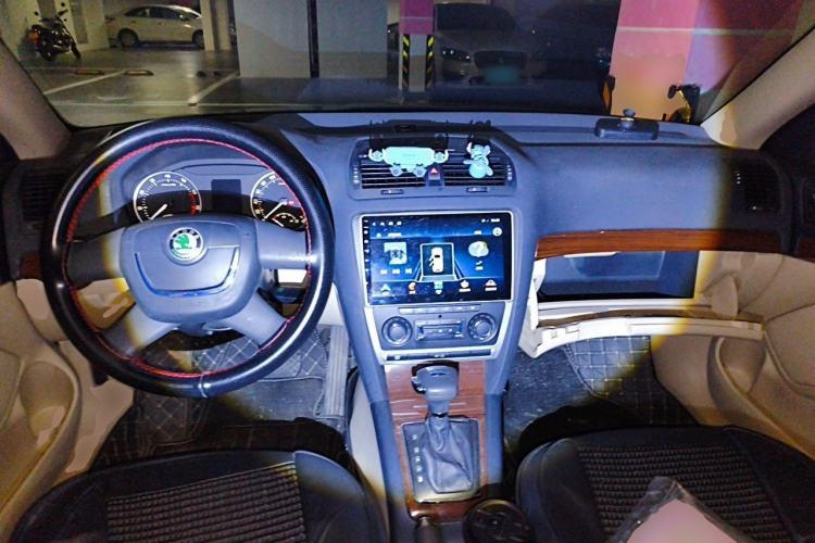Used Skoda Octavia 2012 1.6L Automatic Yijun Edition Center Console