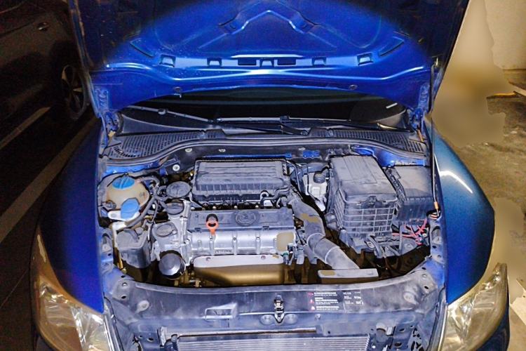 Used Skoda Octavia 2012 1.6L Automatic Yijun Edition Engine Bay