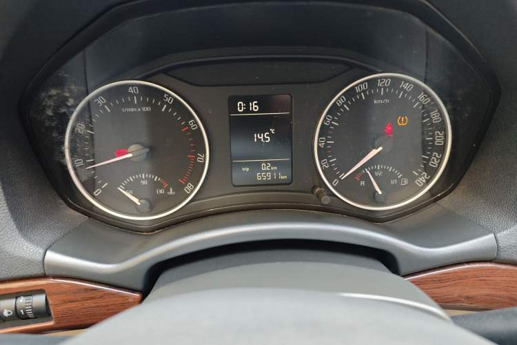 Used Skoda Octavia 2012 1.6L Manual Yijun Edition Instrument Cluster