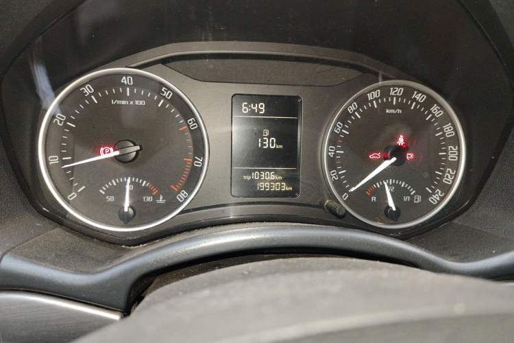 Used Skoda Octavia 2012 1.6L Manual Yijie Edition Odometer Close Up