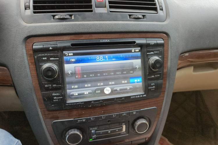 Used Skoda Octavia 2012 1.6L Automatic Yijun Edition Audio And AC Panel