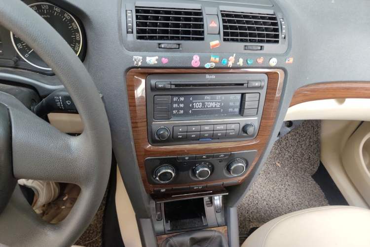 Used Skoda Octavia 2012 1.6L Manual Yijun Edition Audio And AC Panel