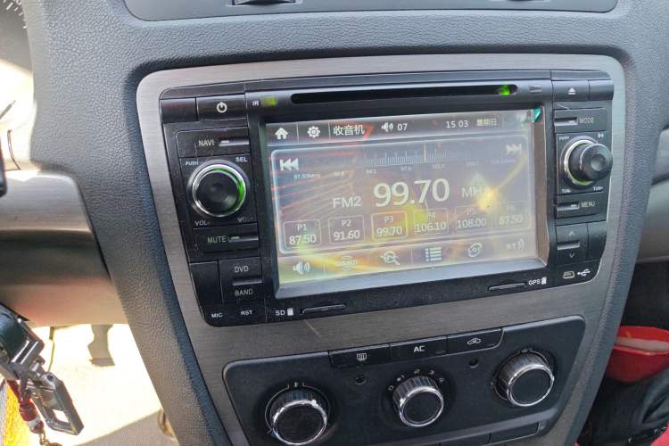Used Skoda Octavia 2012 1.6L Manual Yijie Edition Audio And AC Panel