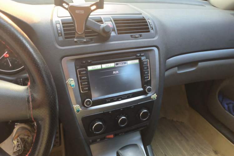 Used Skoda Octavia 2012 1.6L Automatic Yijie Edition Audio And AC Panel