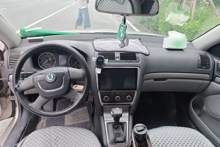 Used Skoda Octavia 2012 1.6L Automatic Yijun Edition Center Console
