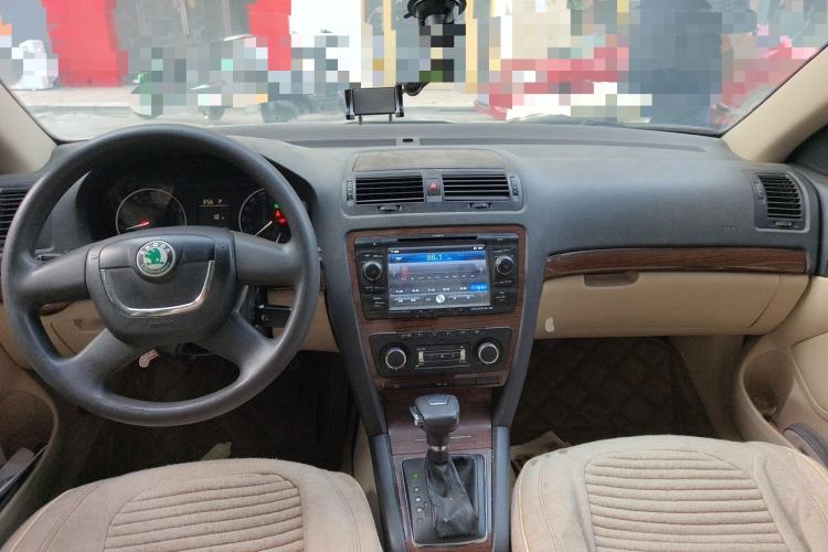 Used Skoda Octavia 2012 1.6L Automatic Yijun Edition Center Console