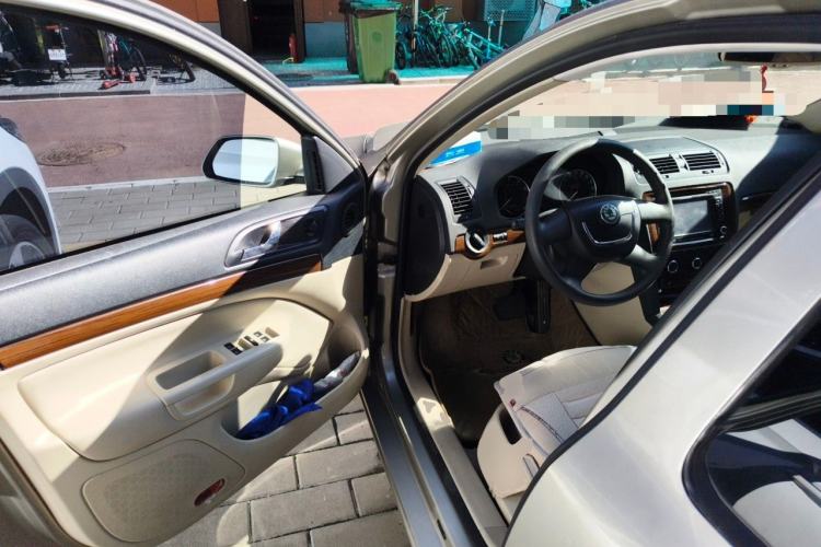 Used Skoda Octavia 2012 1.6L Automatic Yijun Edition Driver Seat