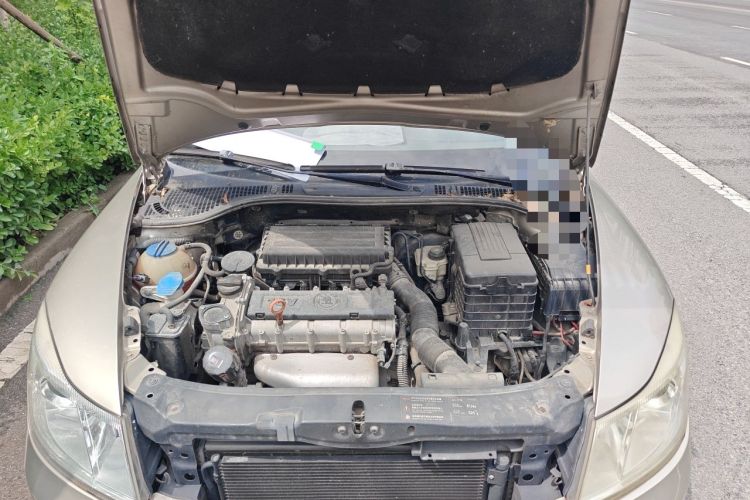 Used Skoda Octavia 2012 1.6L Automatic Yijun Edition Engine Bay