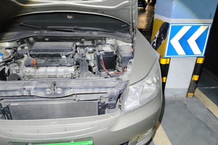 Used Skoda Octavia 2012 1.6L Manual Yijie Edition Engine Bay Left