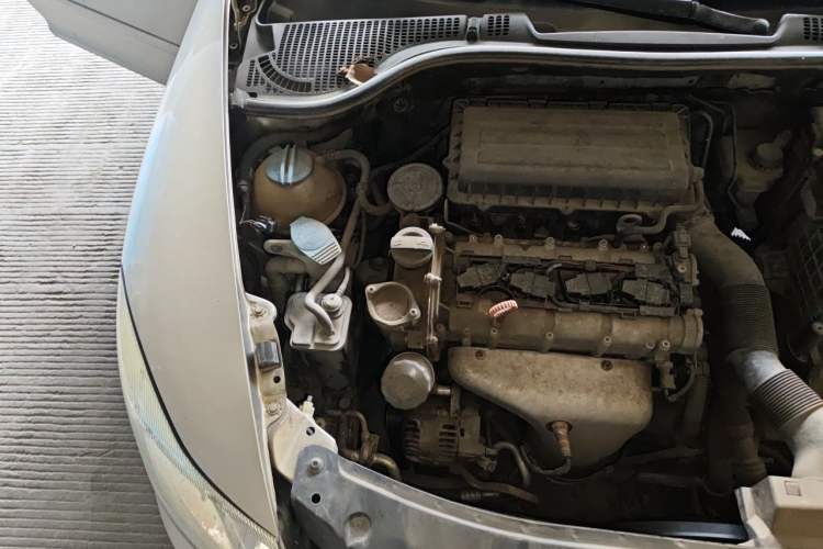 Used Skoda Octavia 2012 1.6L Automatic Yijie Edition Engine Bay Right