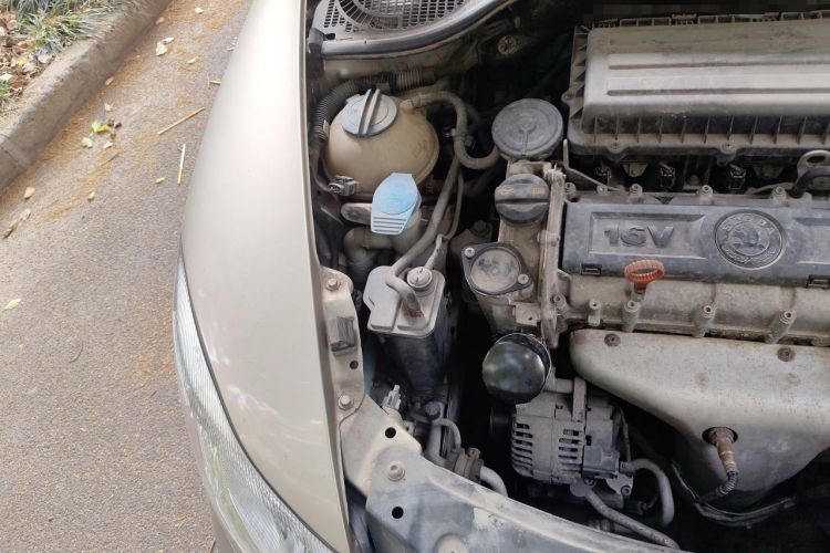 Used Skoda Octavia 2012 1.6L Manual Yijun Edition Engine Bay Right