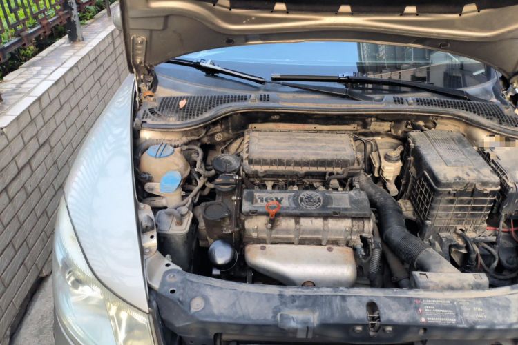Used Skoda Octavia 2012 1.6L Automatic Yijie Edition Engine Bay Right
