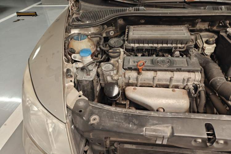 Used Skoda Octavia 2012 1.6L Manual Yijun Edition Engine Bay Right