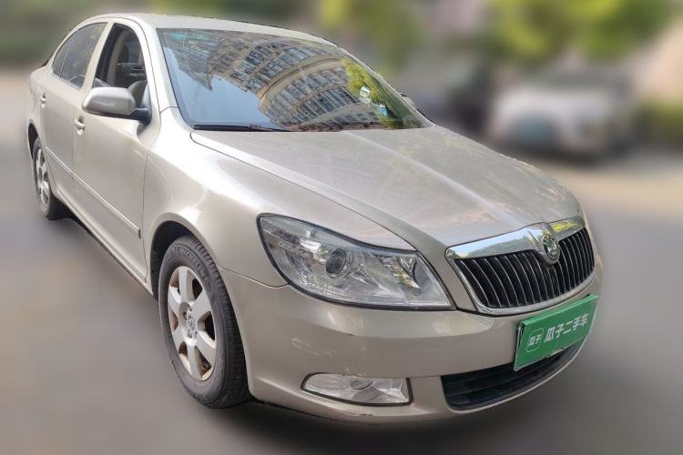 Used Skoda Octavia 2012 1.6L Manual Yijun Edition Front Right 45 Deg