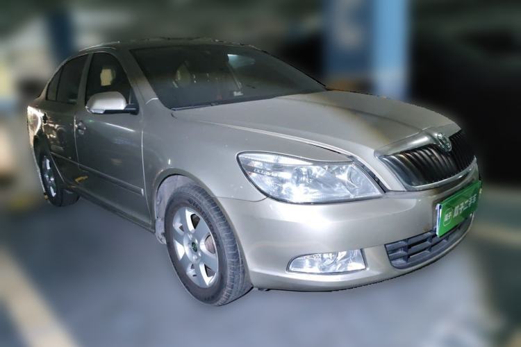 Used Skoda Octavia 2012 1.6L Manual Yijie Edition Front Right 45 Deg