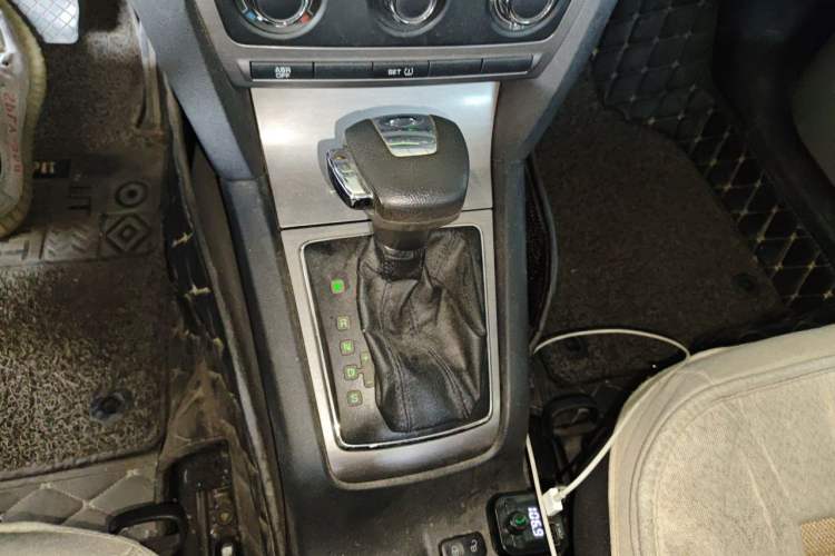 Used Skoda Octavia 2012 1.6L Automatic Yijie Edition Gear Lever
