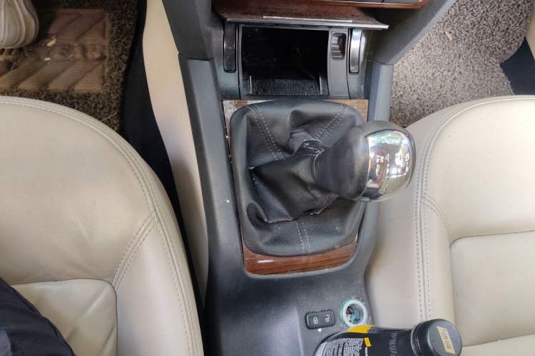 Used Skoda Octavia 2012 1.6L Manual Yijun Edition Gear Lever