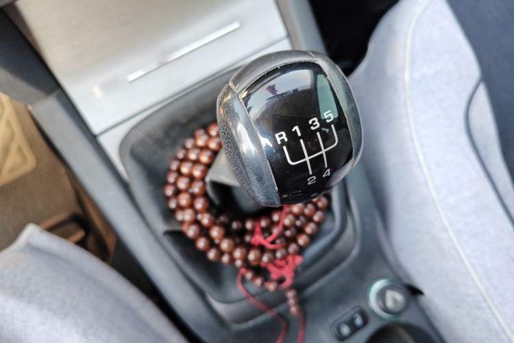 Used Skoda Octavia 2012 1.6L Manual Yijie Edition Gear Lever