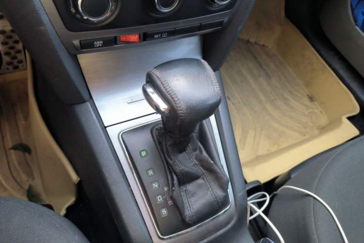 Used Skoda Octavia 2012 1.6L Automatic Yijie Edition Gear Lever