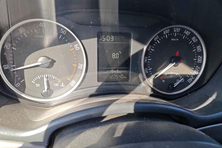 Used Skoda Octavia 2012 1.6L Manual Yijie Edition Odometer Close Up