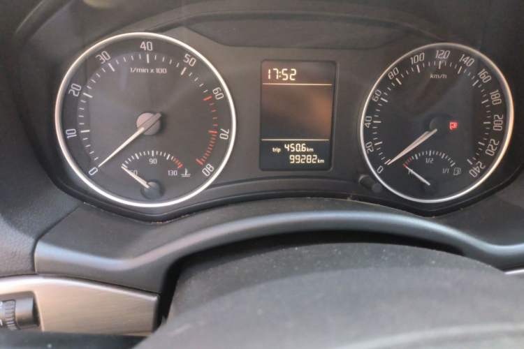 Used Skoda Octavia 2012 1.6L Automatic Yijie Edition Odometer Close Up