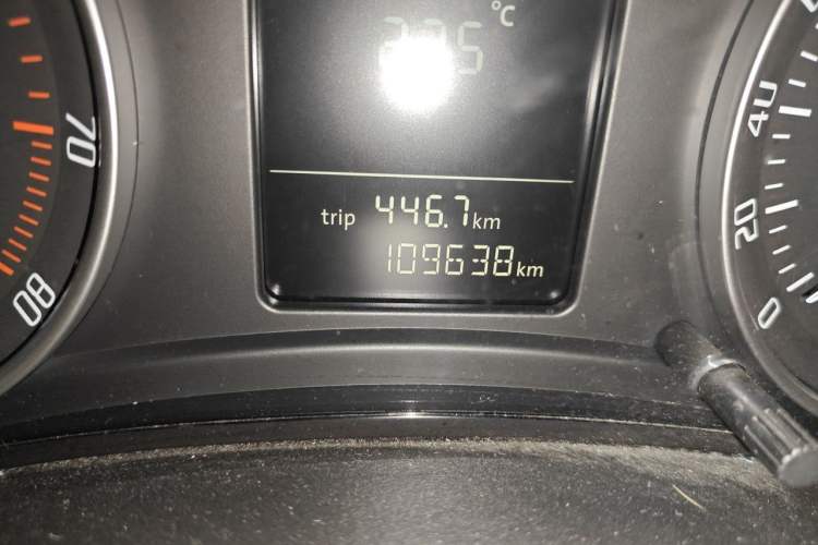 Used Skoda Octavia 2012 1.6L Manual Yijun Edition Odometer Close Up