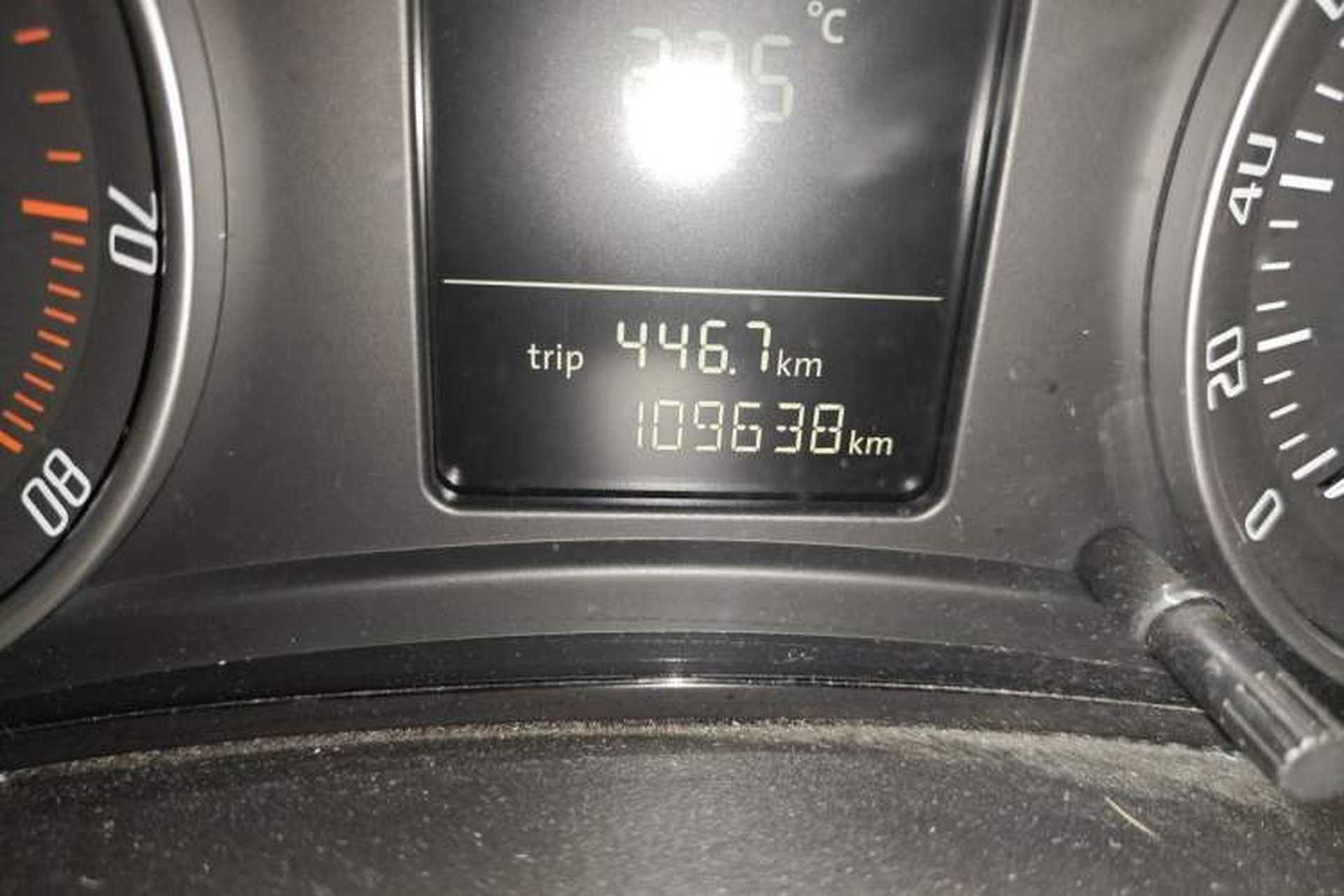 Used Skoda Octavia 2012 1.6L Manual Yijun Edition Odometer Close Up