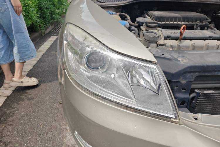 Used Skoda Octavia 2012 1.6L Automatic Yijun Edition Right Front Headlight