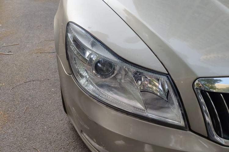Used Skoda Octavia 2012 1.6L Manual Yijun Edition Right Front Headlight