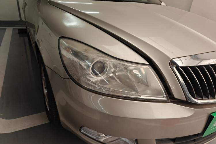 Used Skoda Octavia 2012 1.6L Manual Yijun Edition Right Front Headlight