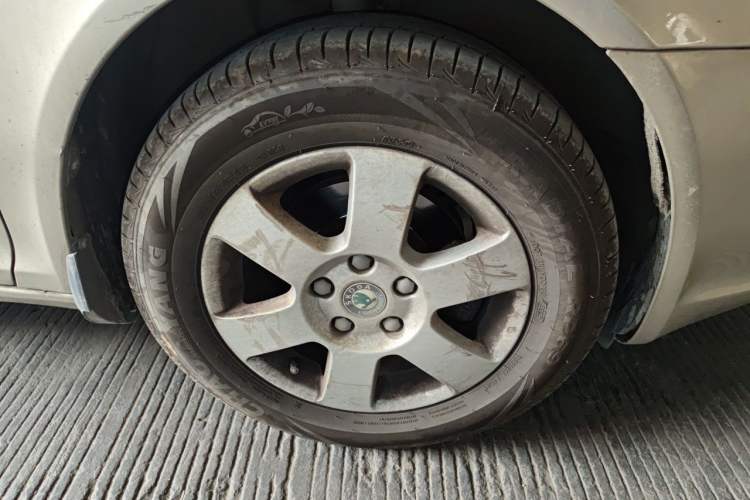 Used Skoda Octavia 2012 1.6L Automatic Yijie Edition Right Front Wheel Hub