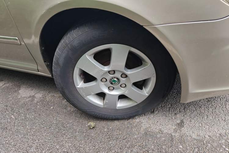 Used Skoda Octavia 2012 1.6L Automatic Yijun Edition Right Front Wheel Hub