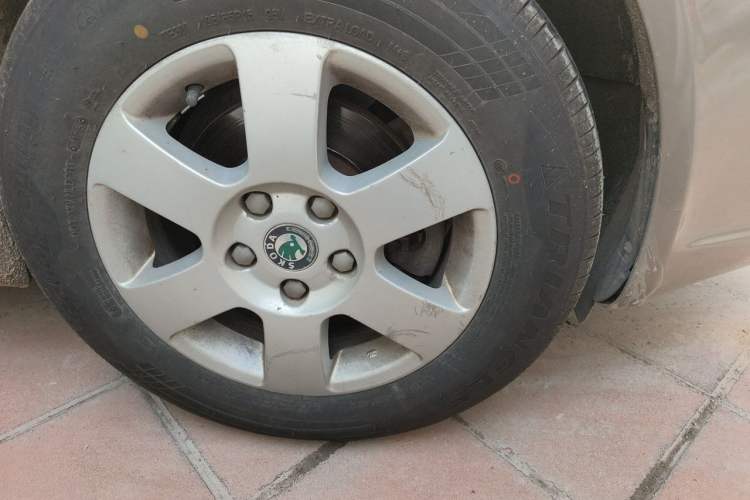 Used Skoda Octavia 2012 1.6L Automatic Yijun Edition Right Front Wheel Hub