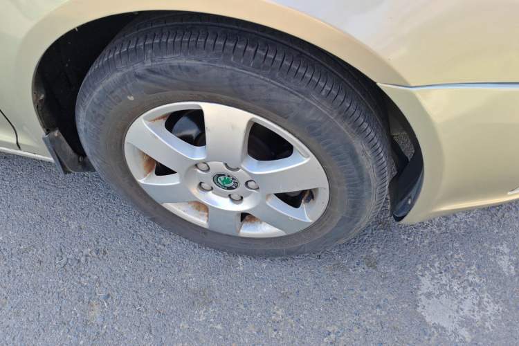 Used Skoda Octavia 2012 1.6L Manual Yijie Edition Right Front Wheel Hub